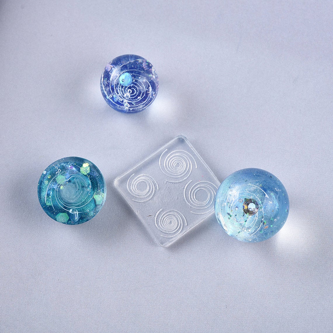 Clear Silicone Mould - Vortex Pattern 28x28x5mm - Image 3